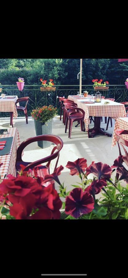 Hotel Restaurant La Renaissance Saint-Cirgues-en-Montagne Esterno foto