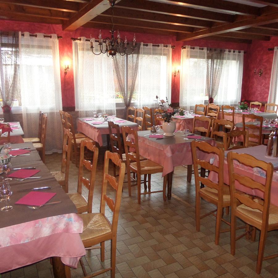 Hotel Restaurant La Renaissance Saint-Cirgues-en-Montagne Esterno foto