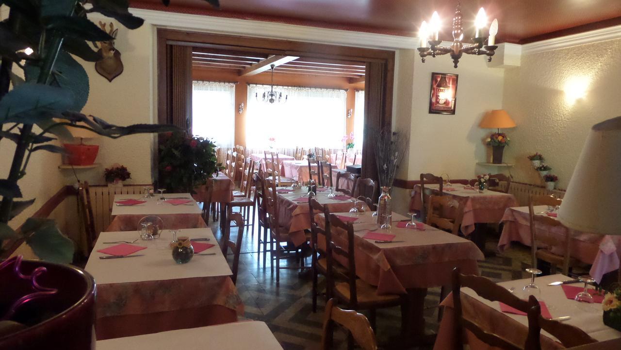 Hotel Restaurant La Renaissance Saint-Cirgues-en-Montagne Esterno foto
