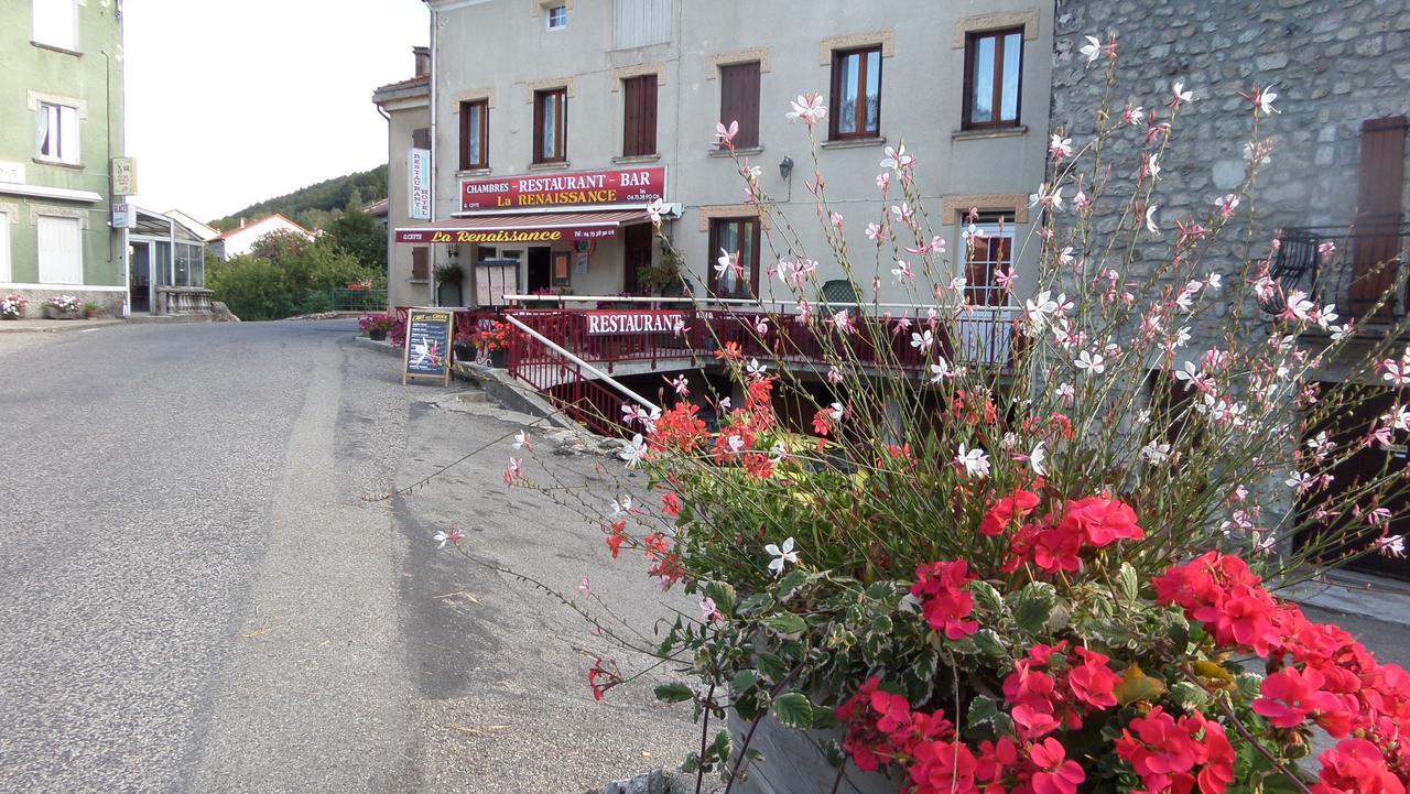 Hotel Restaurant La Renaissance Saint-Cirgues-en-Montagne Esterno foto